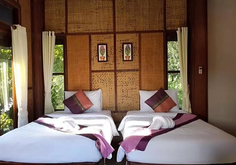 هتل Pai River Villa