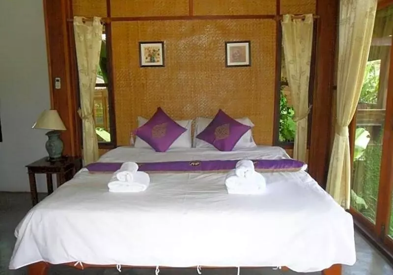 هتل Pai River Villa