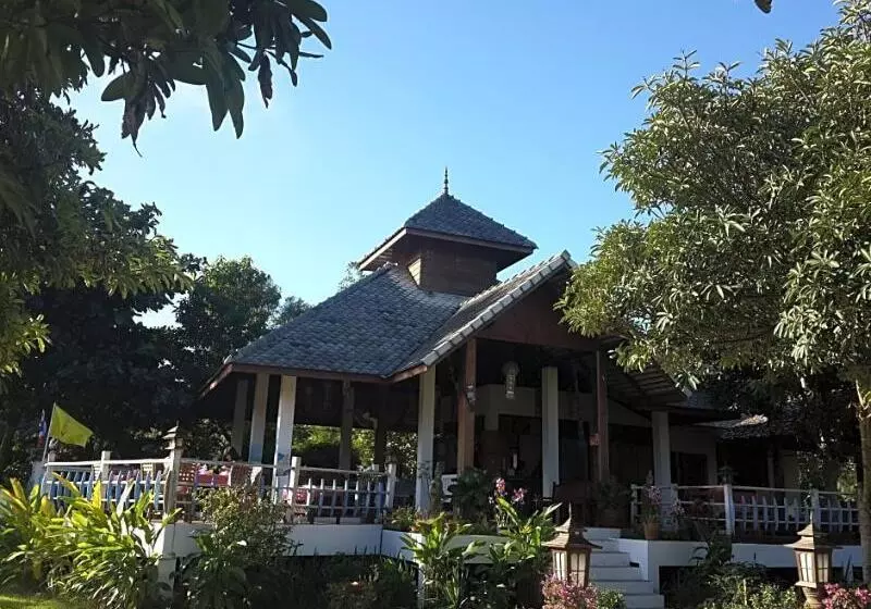 هتل Pai River Villa