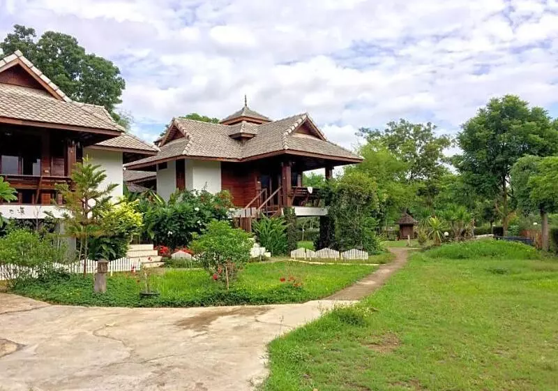 هتل Pai River Villa