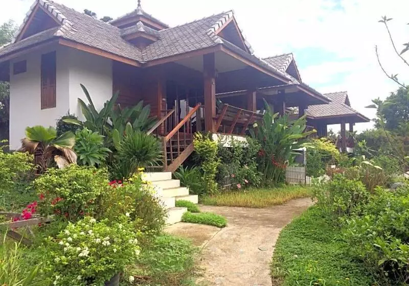 هتل Pai River Villa