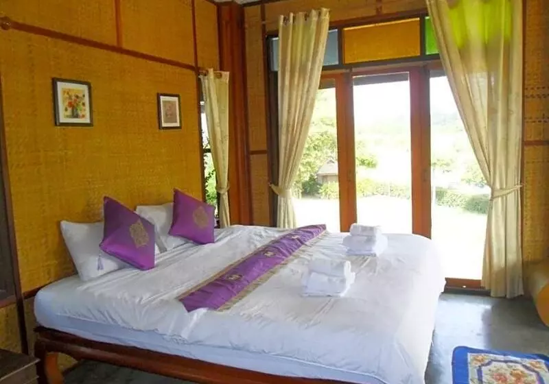هتل Pai River Villa
