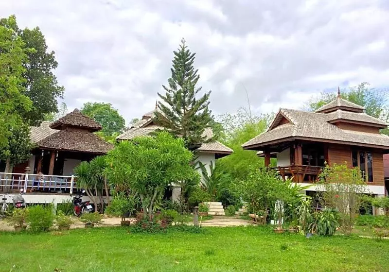 هتل Pai River Villa