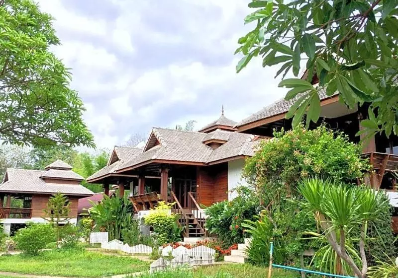 هتل Pai River Villa