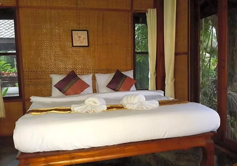 هتل Pai River Villa
