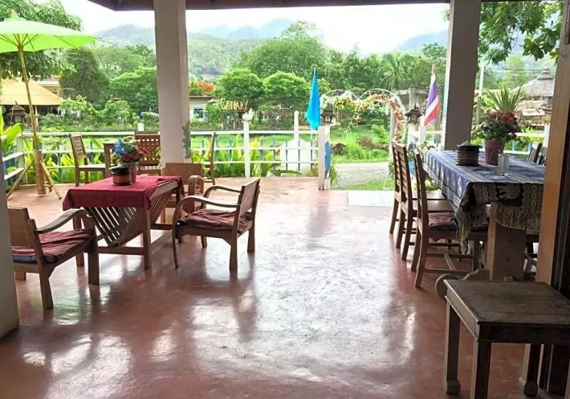 هتل Pai River Villa
