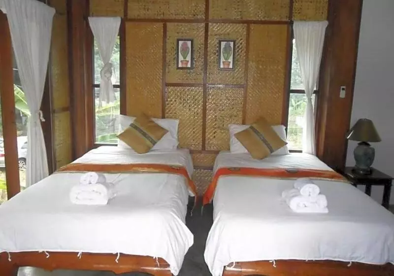 هتل Pai River Villa