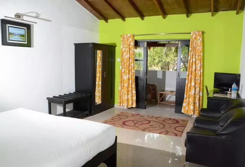 هتل Silver Sands Sunshine Angaara