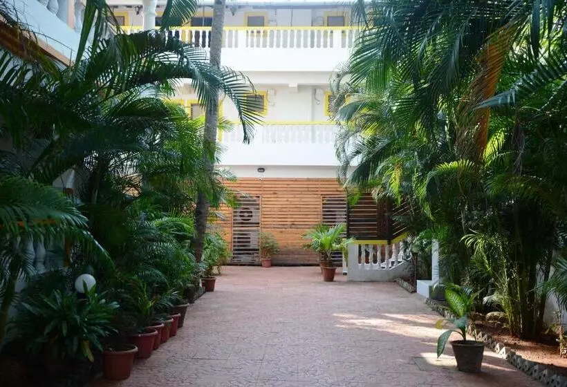هتل Silver Sands Sunshine Angaara