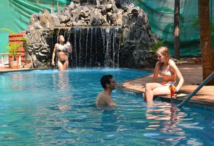 هتل Silver Sands Sunshine Angaara