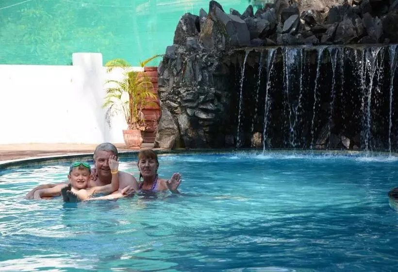 هتل Silver Sands Sunshine Angaara