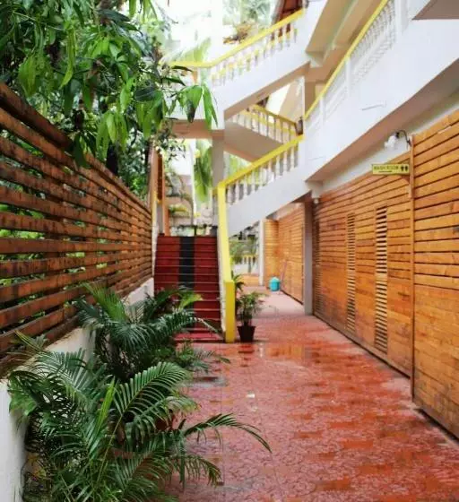 هتل Silver Sands Sunshine Angaara