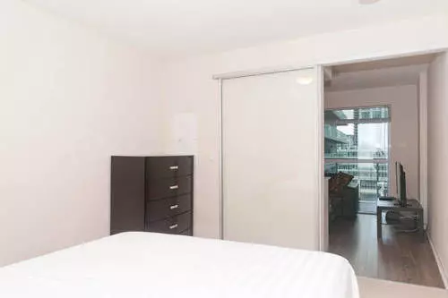 Life Suites  Front And Spadina