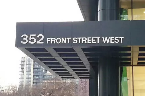 Life Suites  Front And Spadina