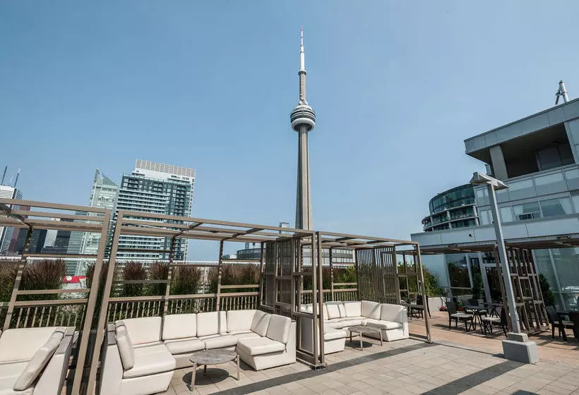 Life Suites  Front And Spadina