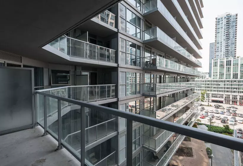 Life Suites  Front And Spadina