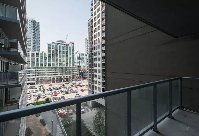 Life Suites  Front And Spadina
