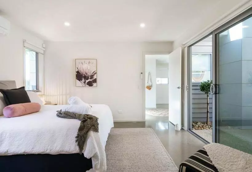 Living The Beach Dream Pets, Wifi, 4 Bdrm, 450m Shops