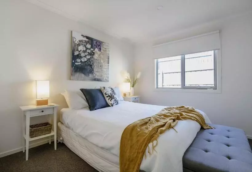 Living The Beach Dream Pets, Wifi, 4 Bdrm, 450m Shops
