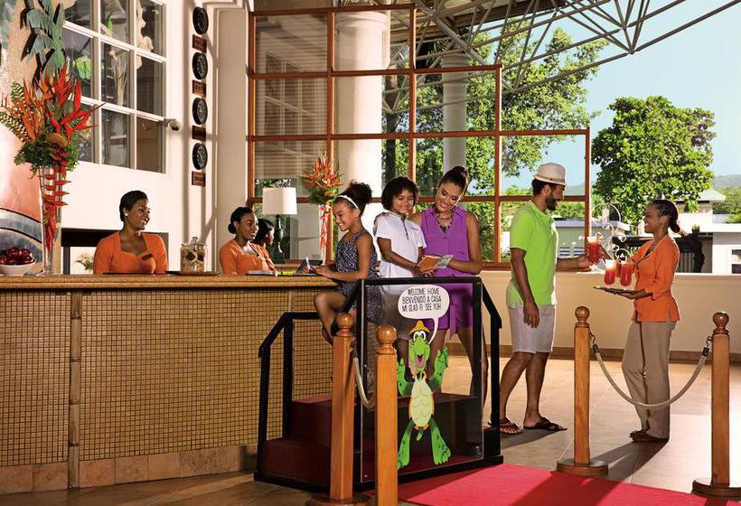 استراحتگاه Oasis At Sunset