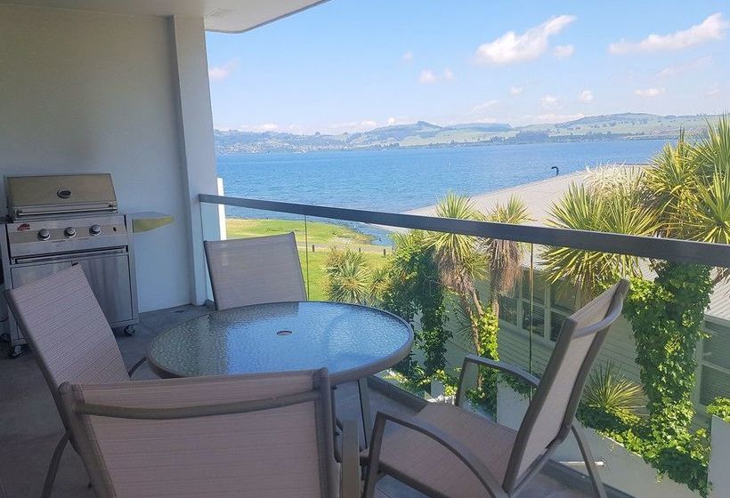 Waimahana Apartments