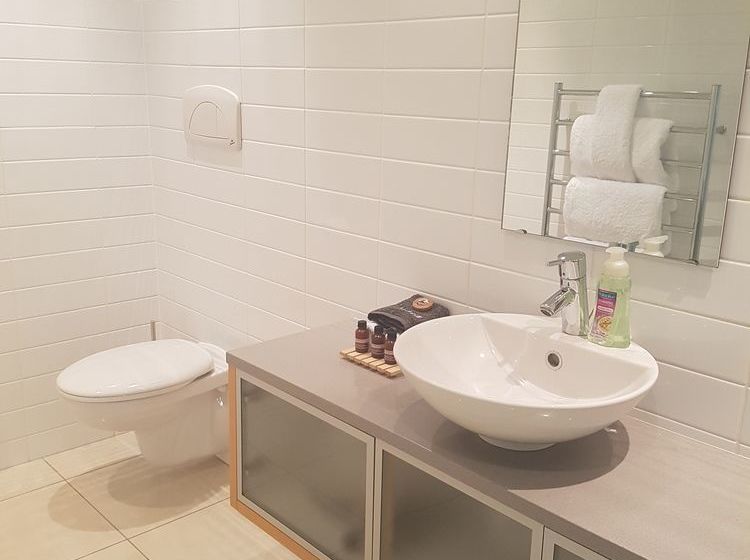 Waimahana Apartments