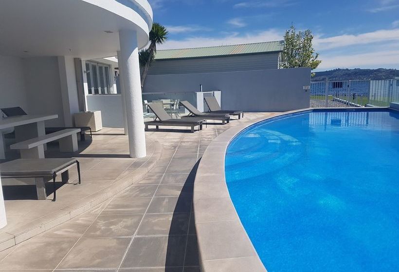 Waimahana Apartments