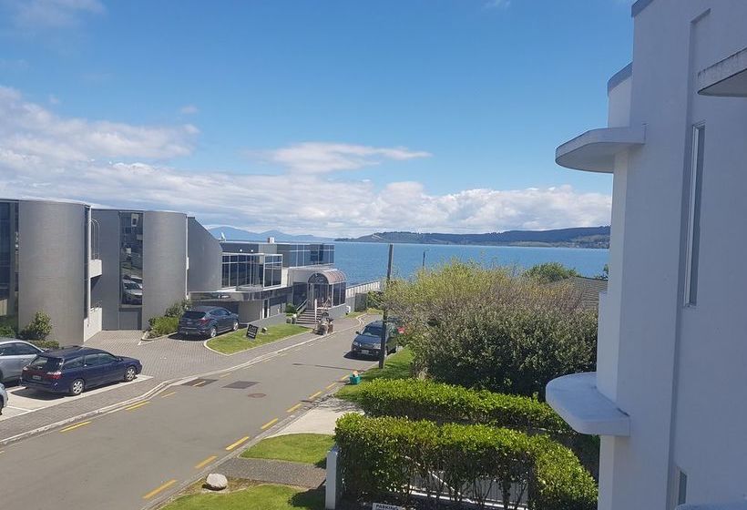 Waimahana Apartments