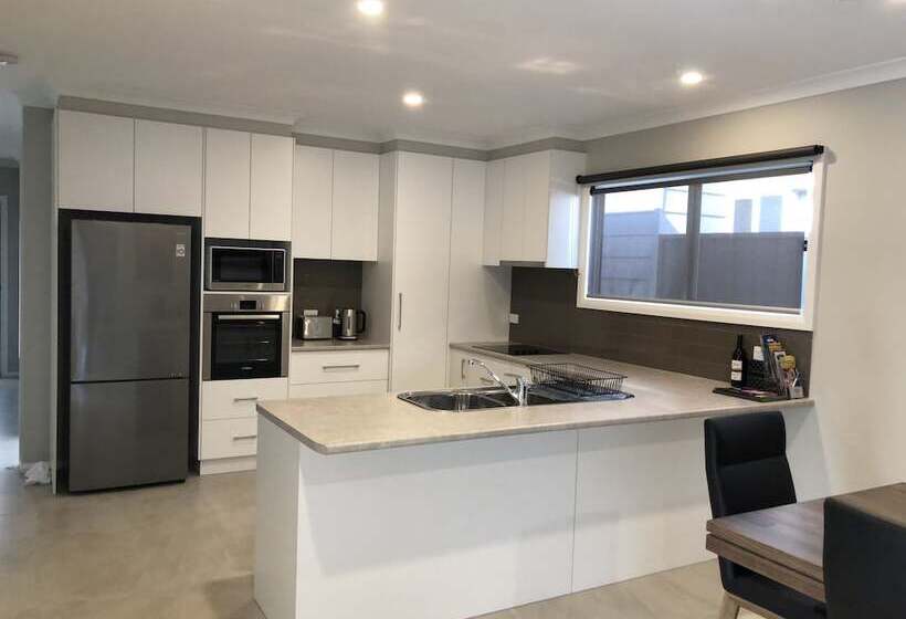 Abalina Cottages, Rotary Drive