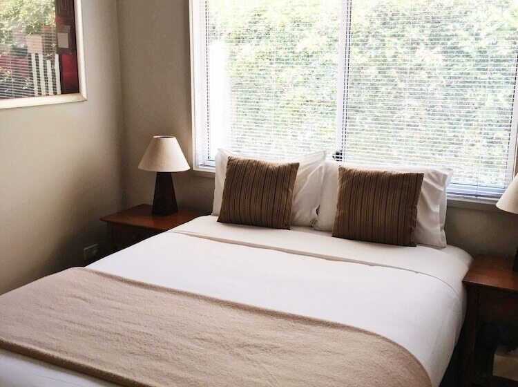 Abalina Cottages, Rotary Drive