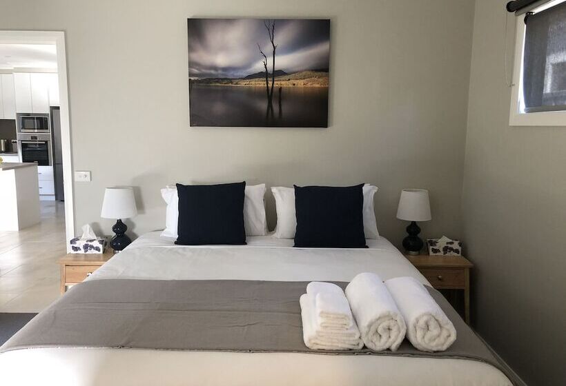 Abalina Cottages, Rotary Drive