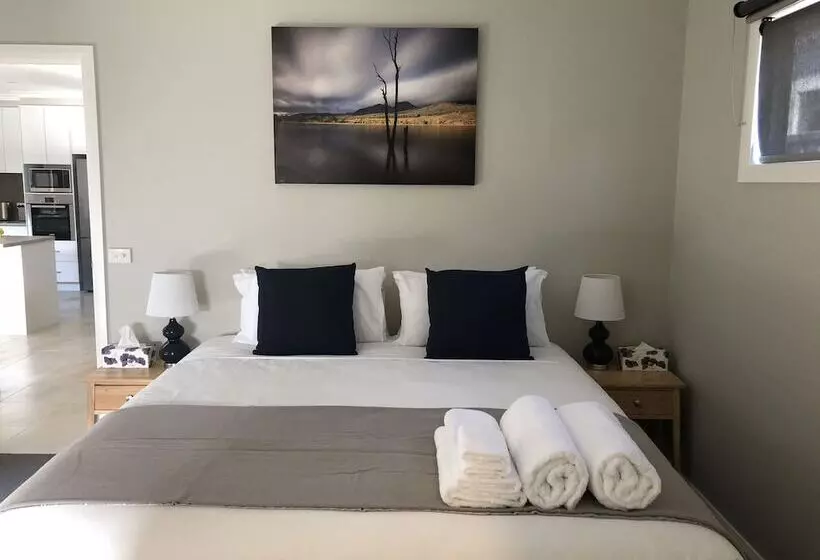 Abalina Cottages, Rotary Drive