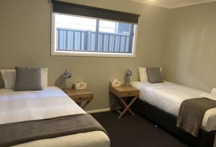 Abalina Cottages, Rotary Drive