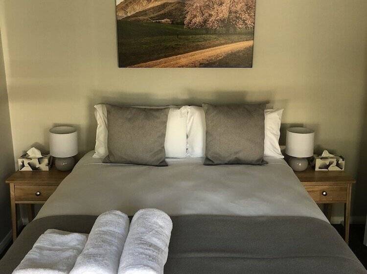 Abalina Cottages, Rotary Drive