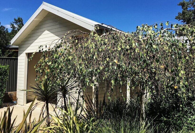 Abalina Cottages, Rotary Drive