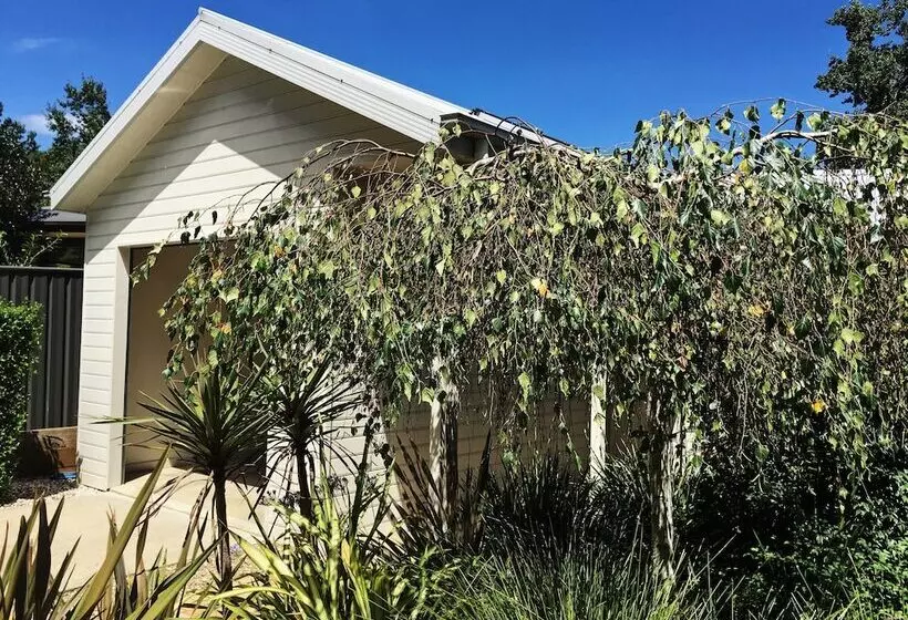 Abalina Cottages, Rotary Drive