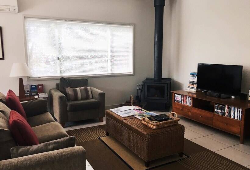 Abalina Cottages, Rotary Drive