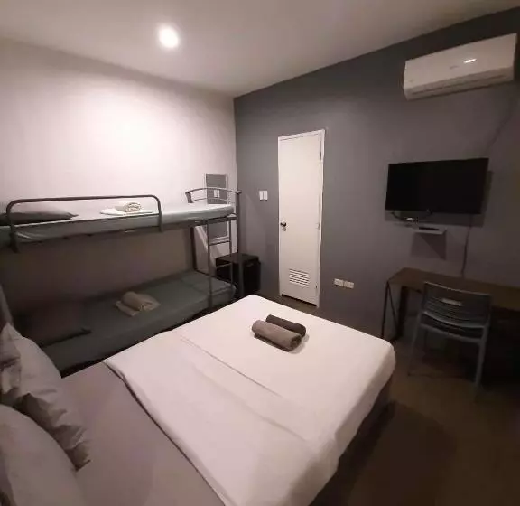 Hometown Hotel Lacson Bacolod