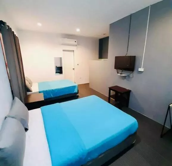 Hometown Hotel Lacson Bacolod