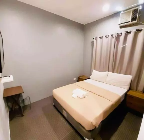 Hometown Hotel Lacson Bacolod