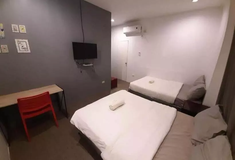 Hometown Hotel Lacson Bacolod