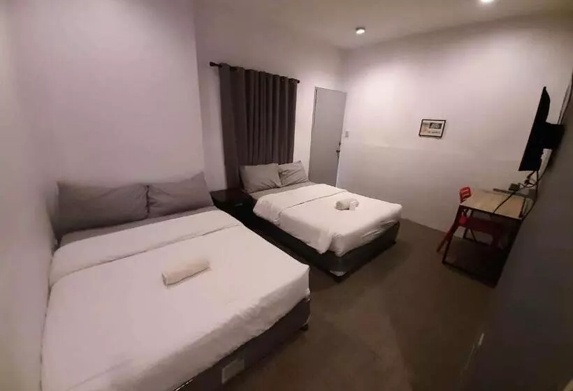 Hometown Hotel Lacson Bacolod