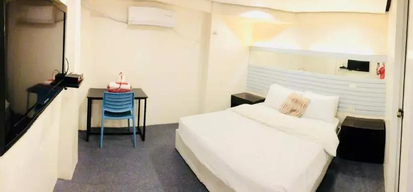 Hometown Hotel Lacson Bacolod