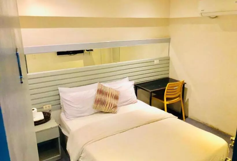 Hometown Hotel Lacson Bacolod
