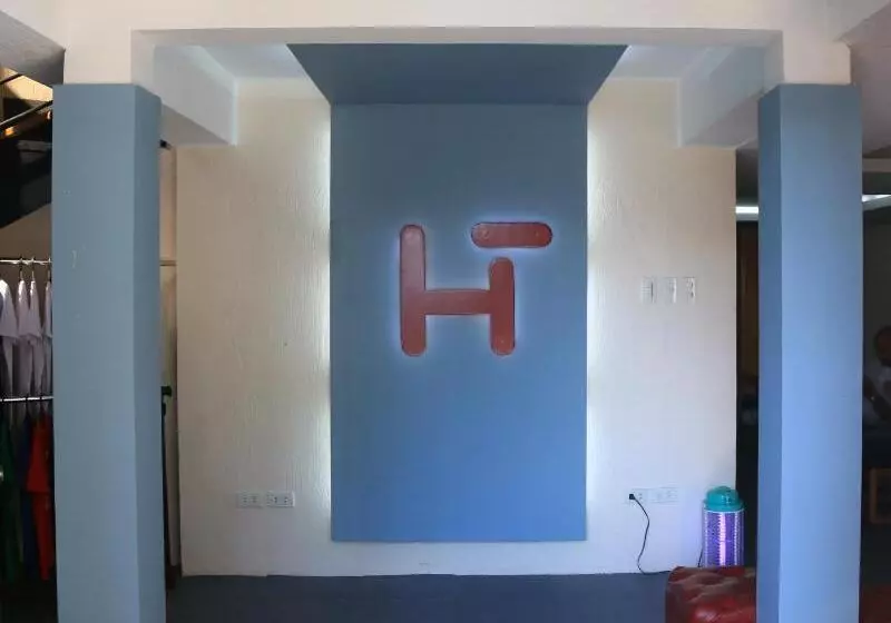 Hometown Hotel Lacson Bacolod