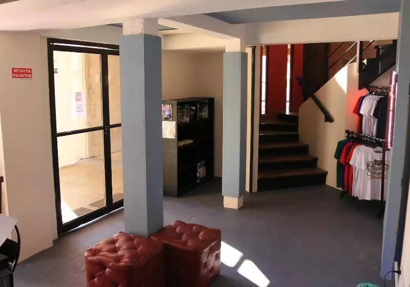 Hometown Hotel Lacson Bacolod