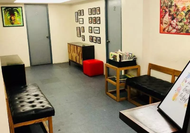 Hometown Hotel Lacson Bacolod