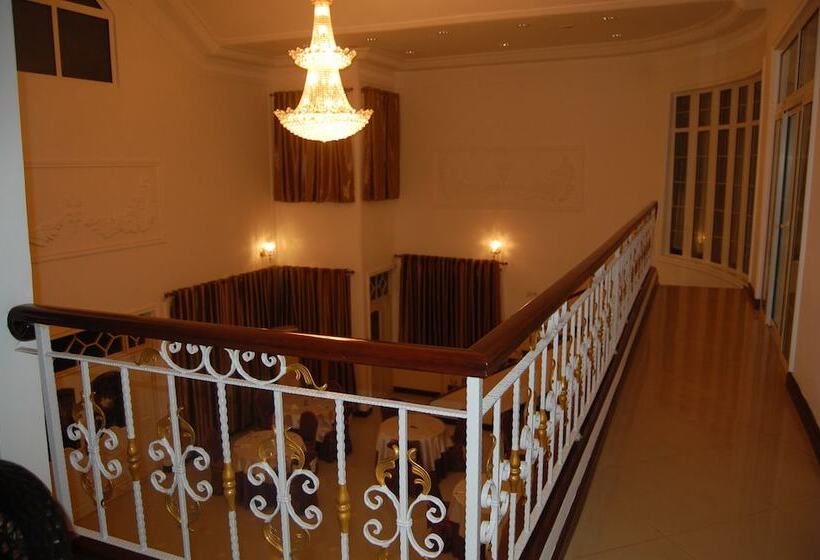 호텔 Kingsbridge Royale