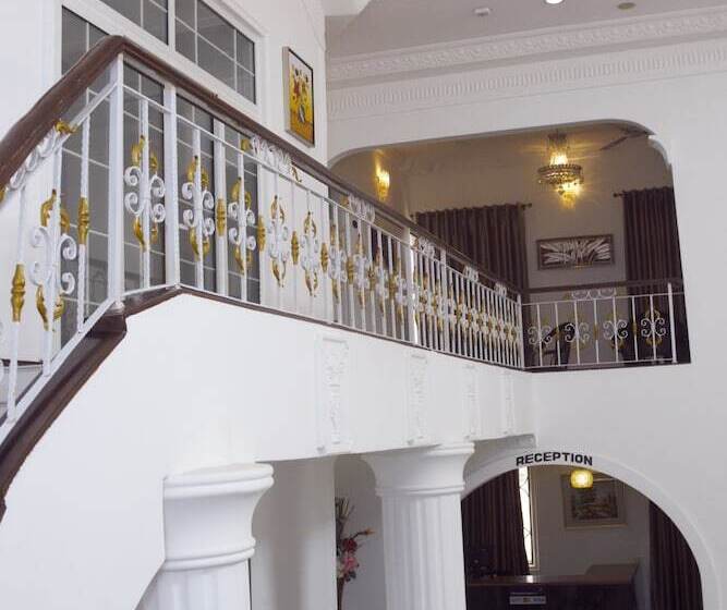 호텔 Kingsbridge Royale