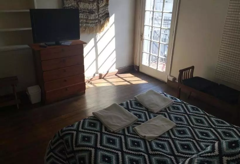 هتل Newen Kara Hostel